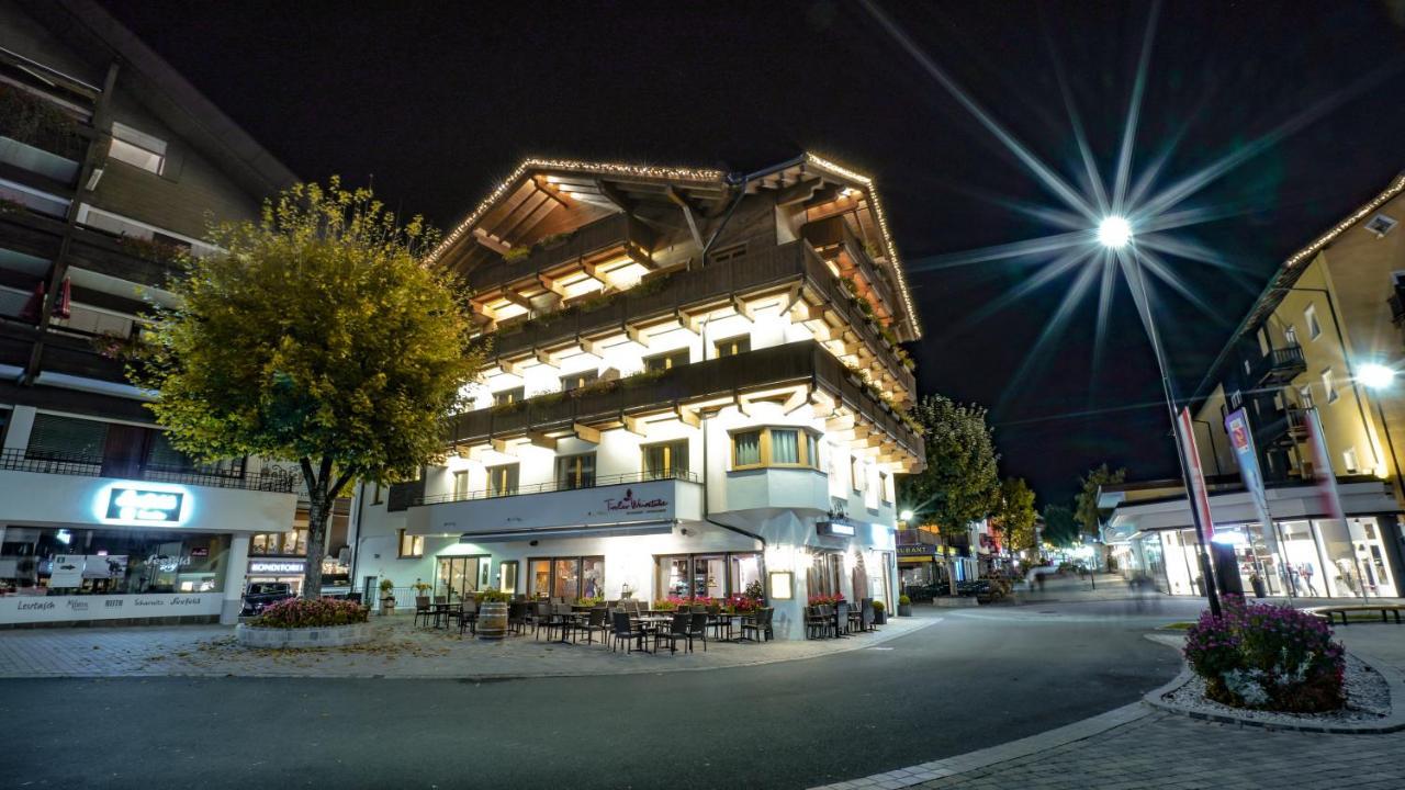 ゼーフェルト・イン・チロル Tiroler Weinstubeアパートホテル エクステリア 写真