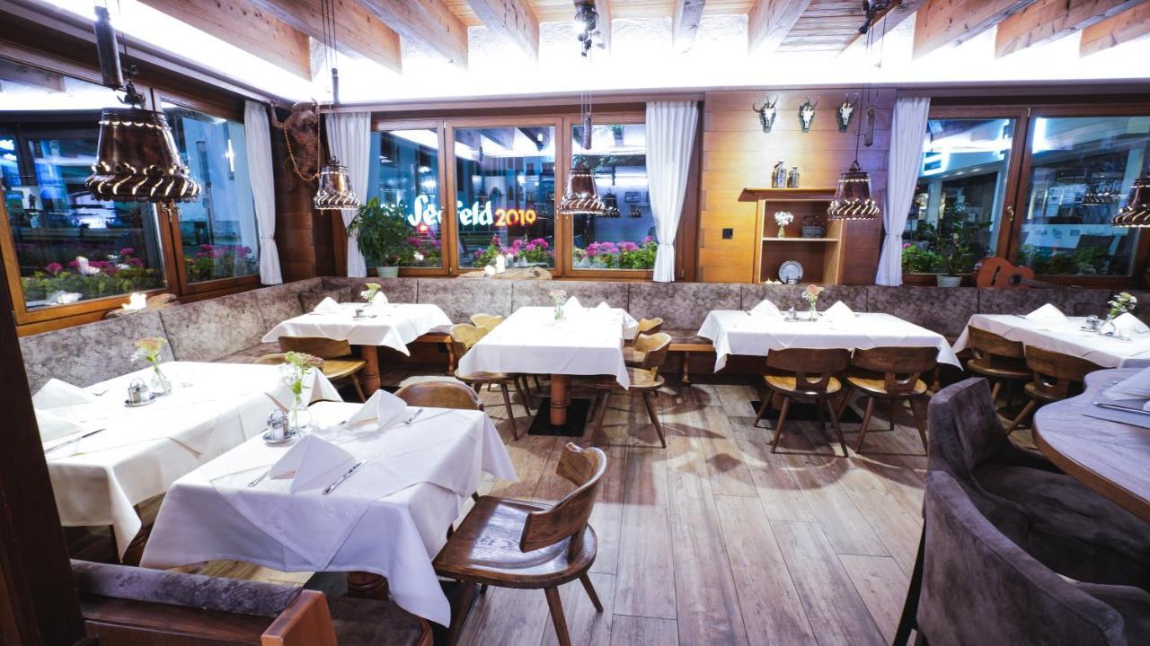 ゼーフェルト・イン・チロル Tiroler Weinstubeアパートホテル エクステリア 写真
